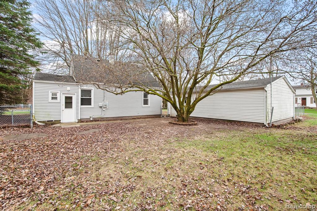 2048 Richards Street, Adrian, MI 49221 — Photo 4