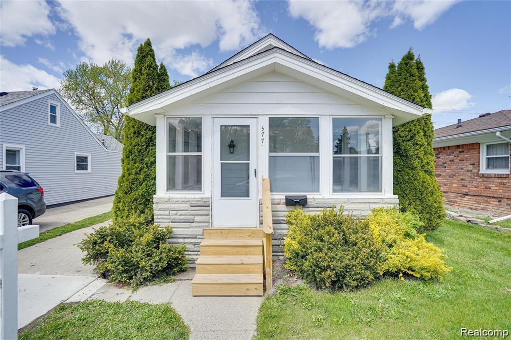 577 E BRICKLEY Avenue, Hazel Park, MI 48030 — Photo 16