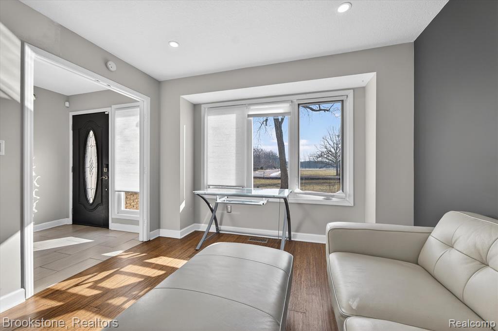 1980 Oakville Waltz Road, New Boston, MI 48164 — Photo 14