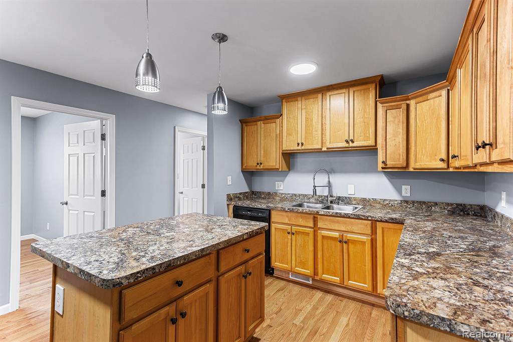 451 DARWIN Street, Westland, MI 48186 — Photo 33