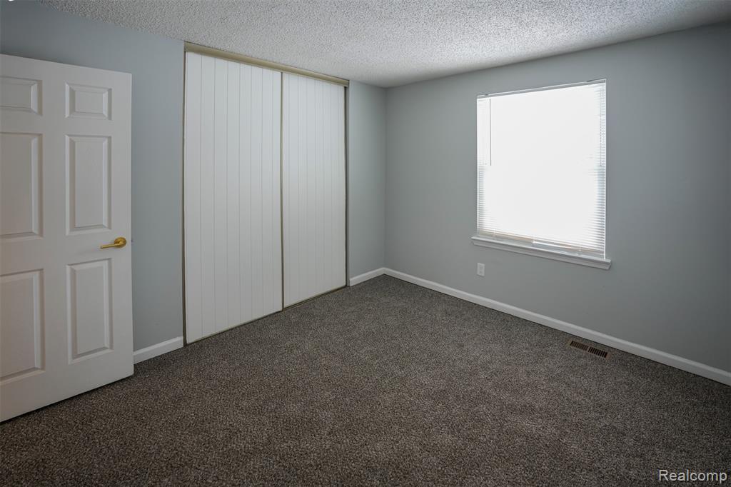 5783 Williamsburg Court, Waterford, MI 48327 — Photo 26