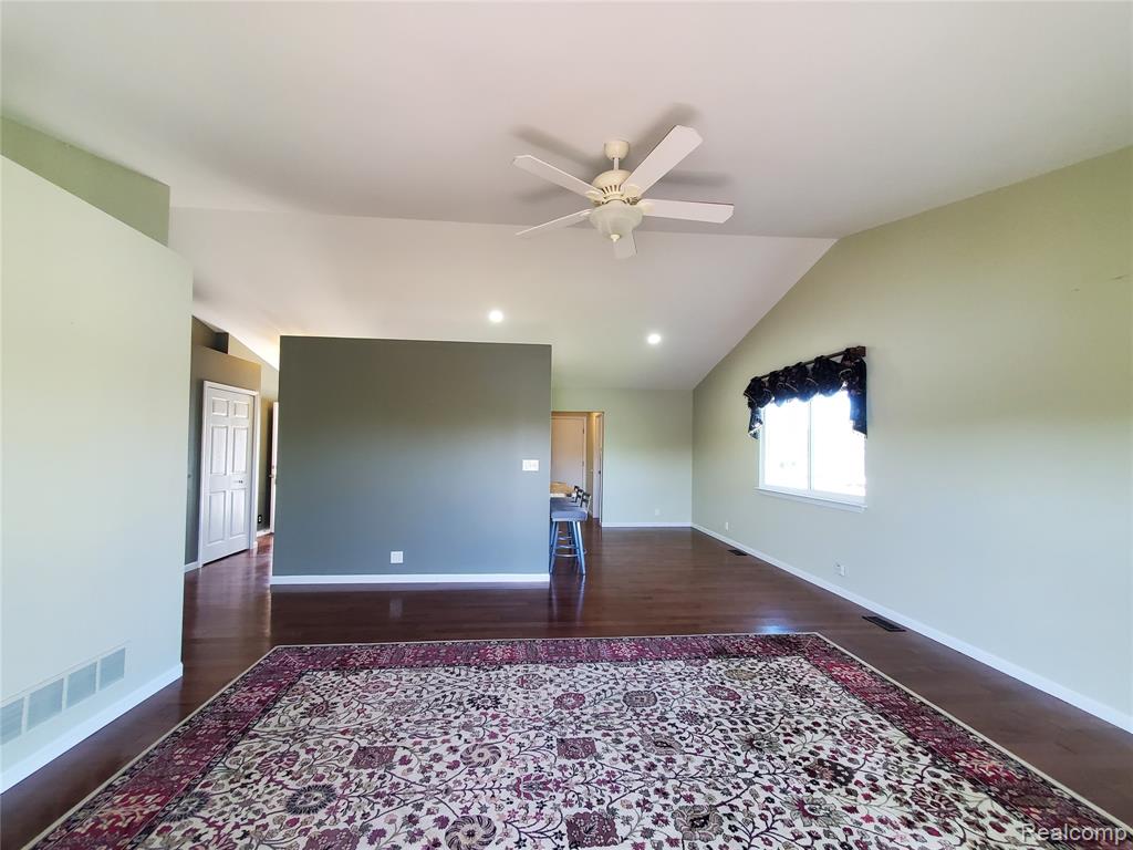 7281 Hawthorne Circle, Goodrich Vlg, MI — Photo 14
