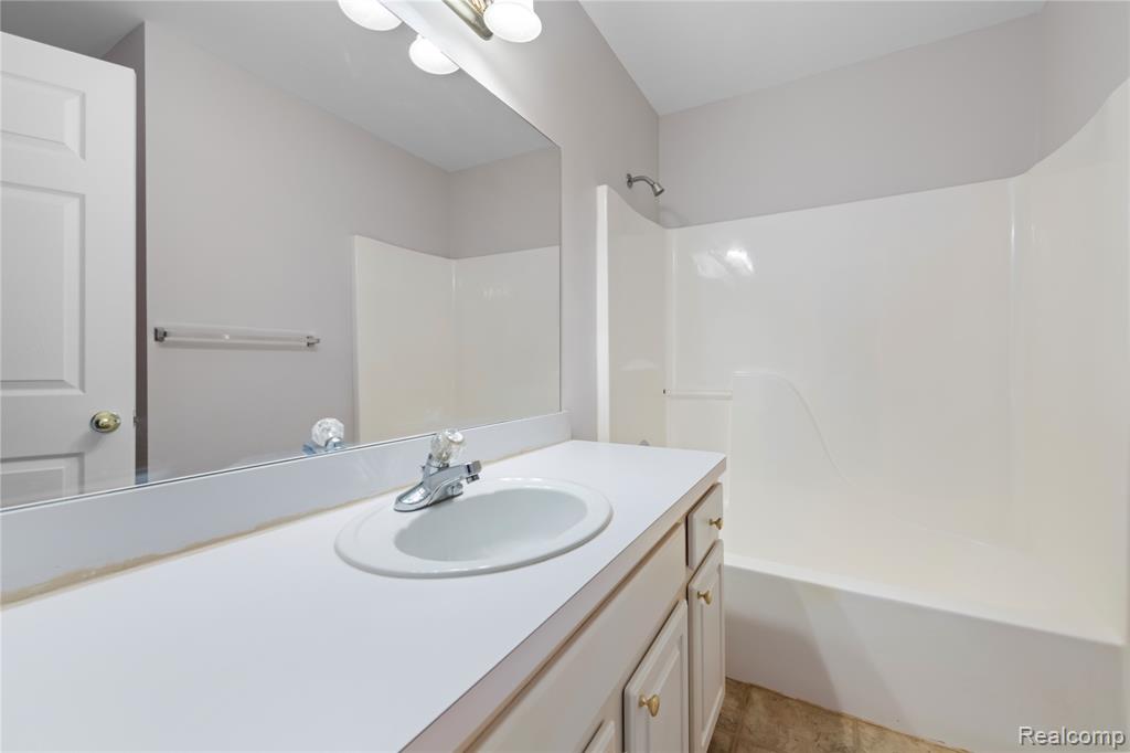 42430 Park Ridge Way, Clinton Twp, MI 48038 — Photo 9