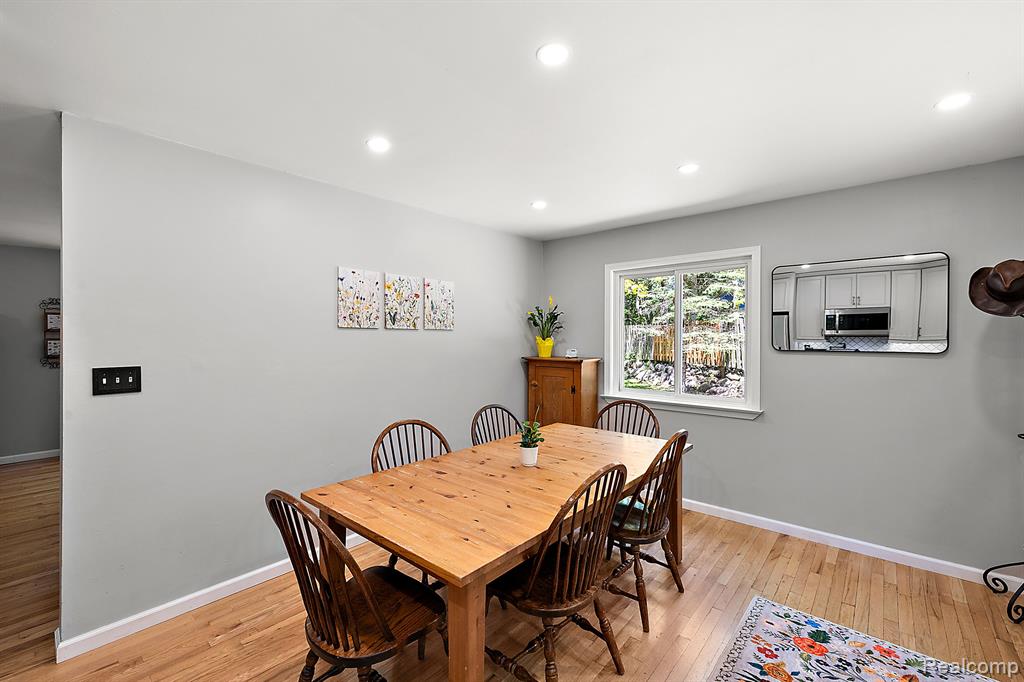 8110 W CIRCLE Drive, Clarkston, MI 48348 — Photo 16