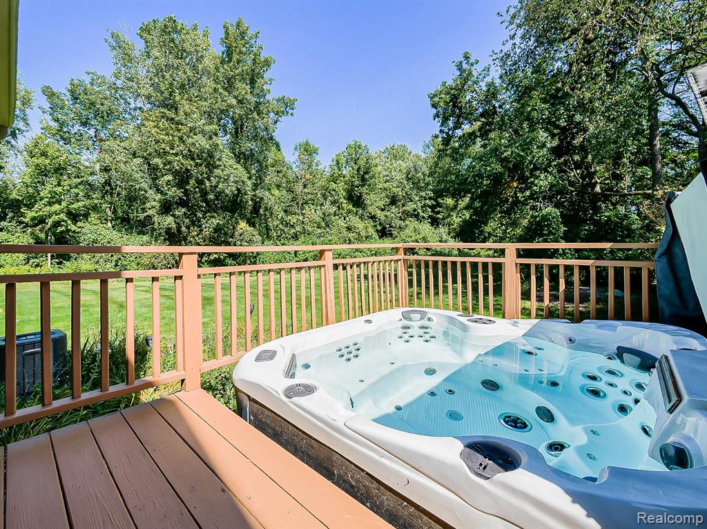 2517 Pine Drive, Wixom, MI 48393 — Photo 23