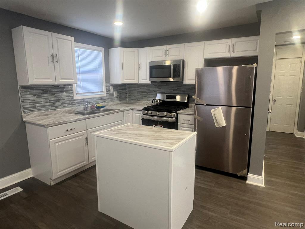 8680 Stahelin Avenue, Detroit, MI 48228 — Photo 4