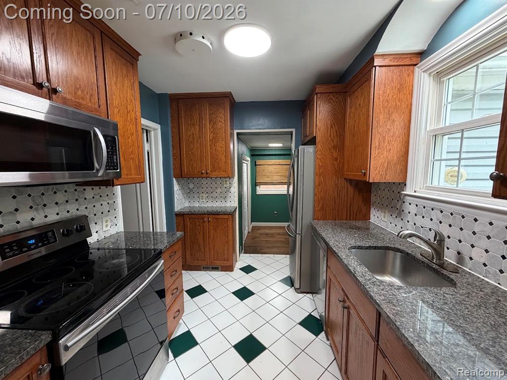 643 N Rosevere Avenue, Dearborn, MI 48128 — Photo 6