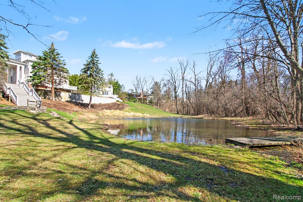4 Riverbank Drive, Beverly Hills, MI 48025 — Photo 29