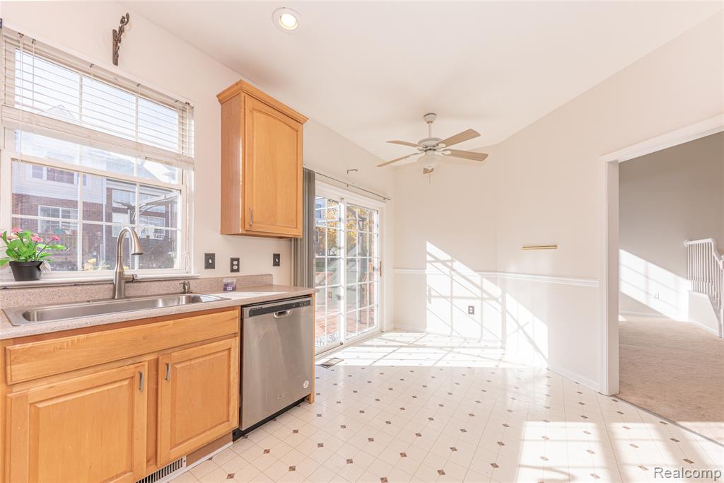 41861 Yeats Drive, Novi, MI — Photo 6