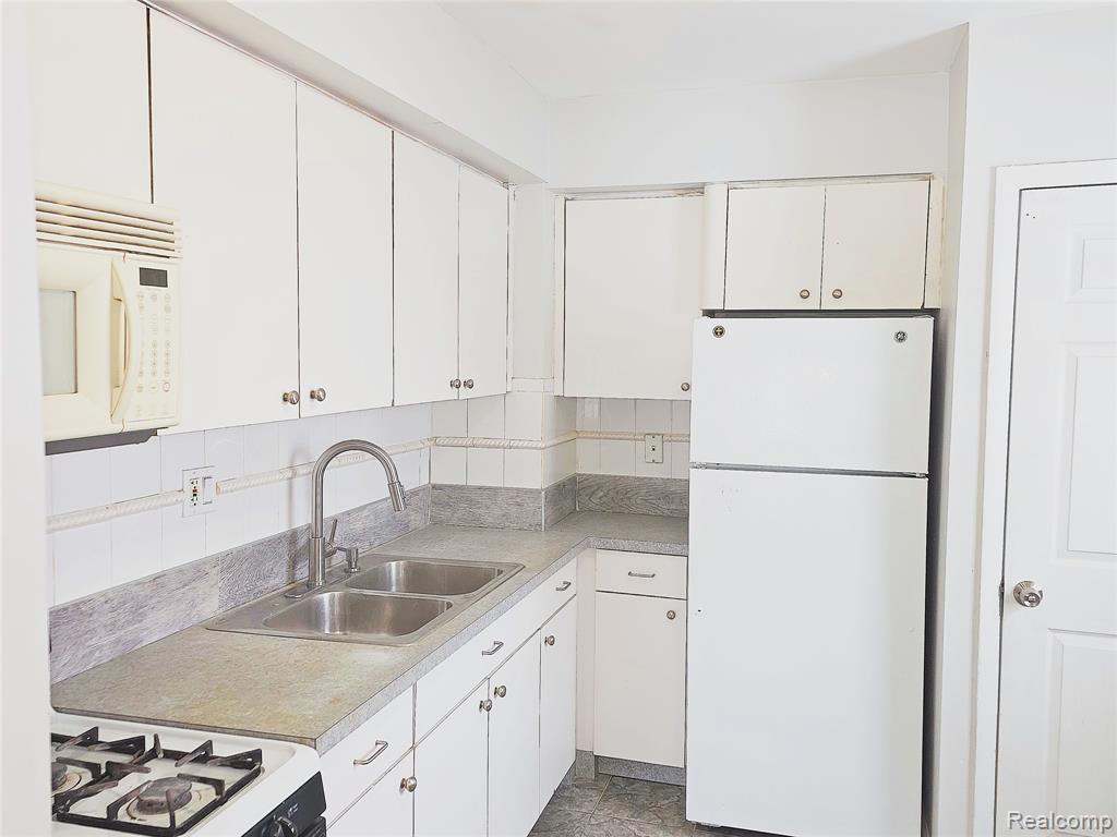 759 E Maxlow Avenue, Hazel Park, MI 48030 — Photo 13