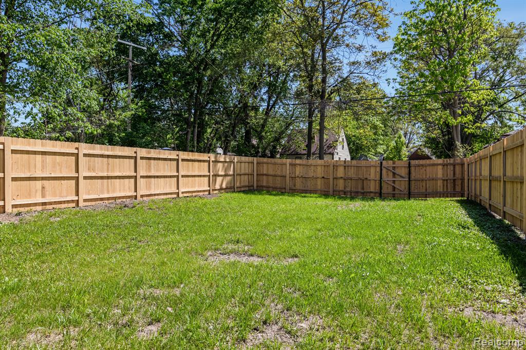 15810 ROBSON Street, Detroit, MI 48227 — Photo 16