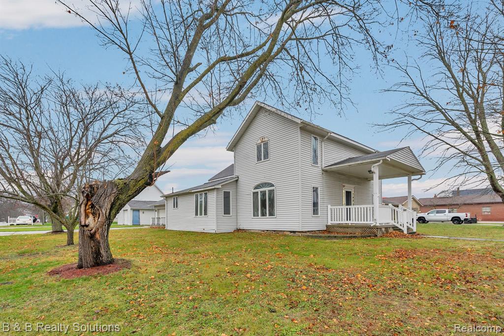 7493 S SAGINAW Street, New Lothrop, MI 48460 — front exterior