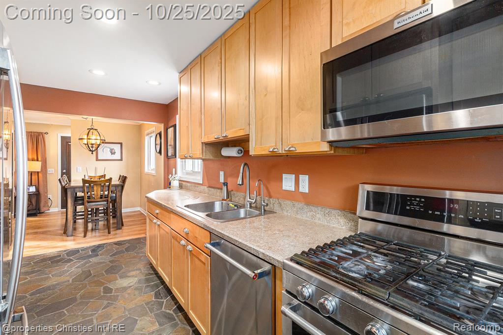 829 Duke, Milford, MI 48381 — Photo 9