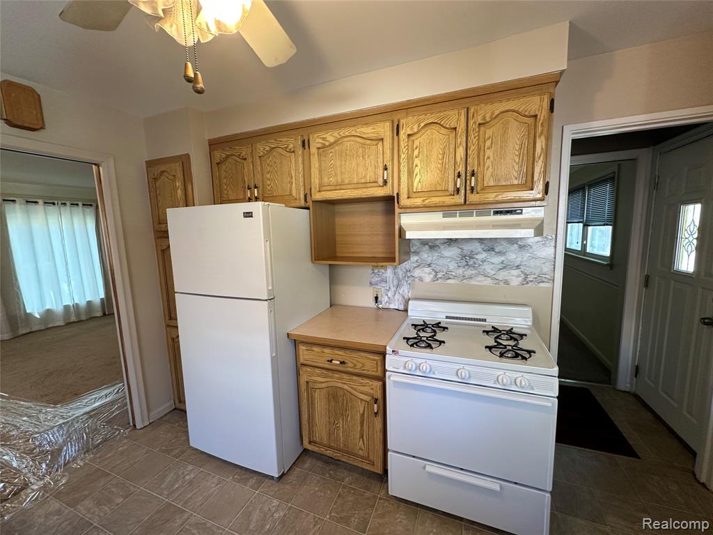8981 Leverne, Redford, MI 48239 — Photo 16