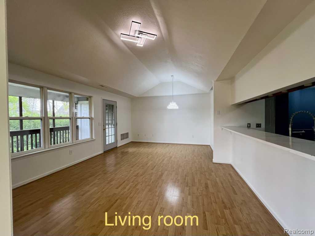 1245 Heatherwood Lane, Ann Arbor, MI 48108 — Photo 8