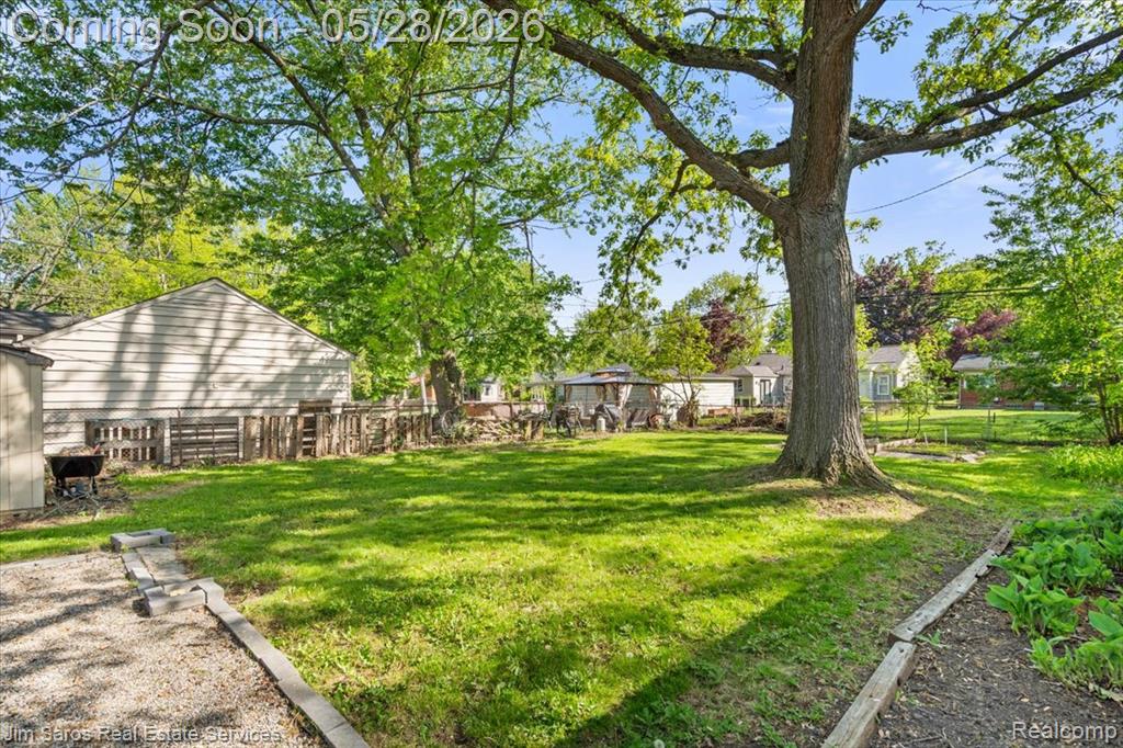 21252 Huntington Avenue, Harper Woods, MI 48225 — Photo 28