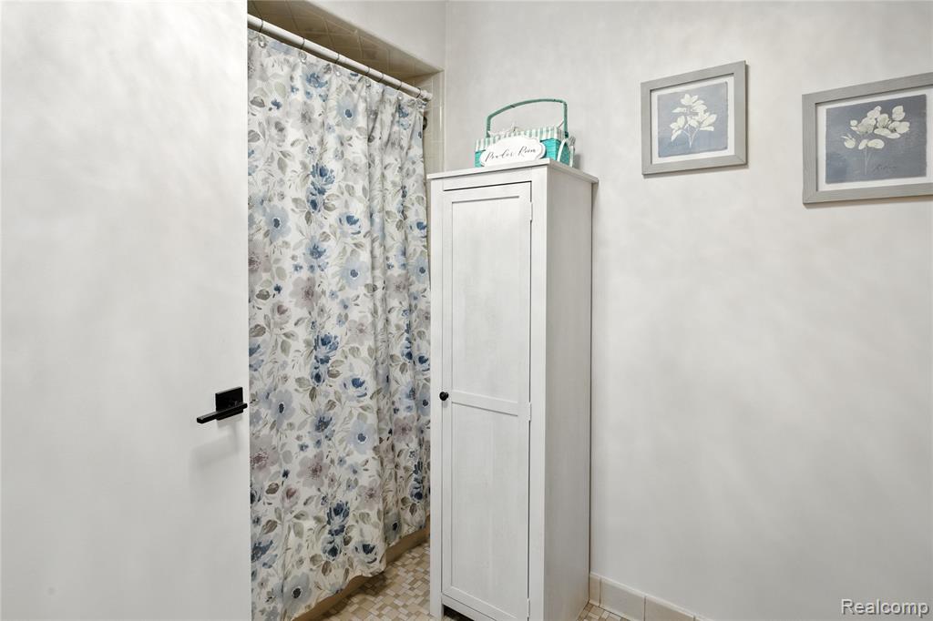 51088 Fairlane Drive, Shelby Twp, MI 48316 — Photo 21