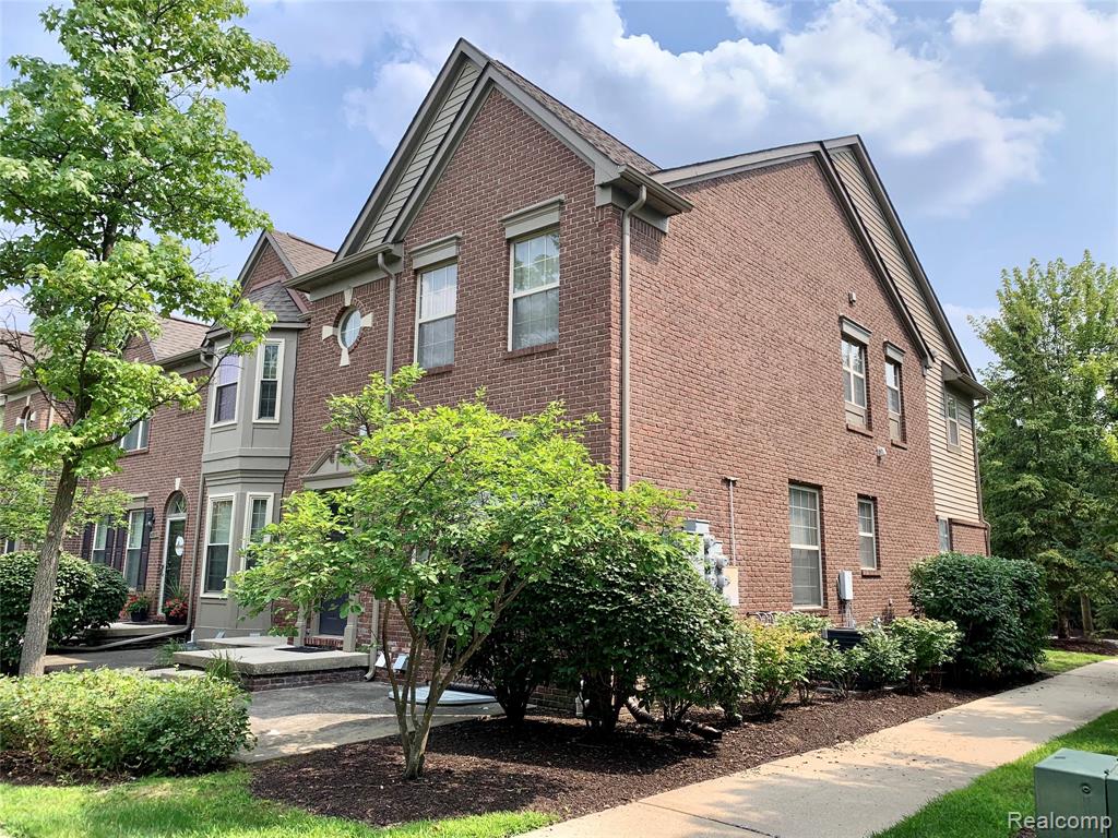 40971 N MAPLEWOOD Drive, Canton, MI 48187 — Photo 2