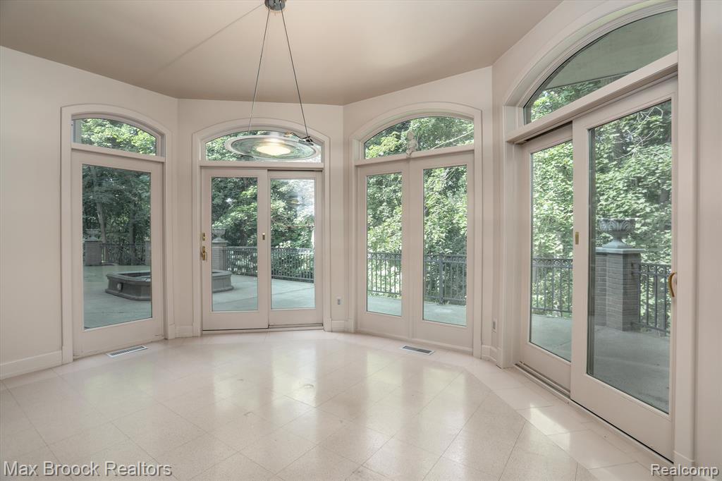 4366 KAREN Lane, Bloomfield Hills, MI 48302 — Photo 22