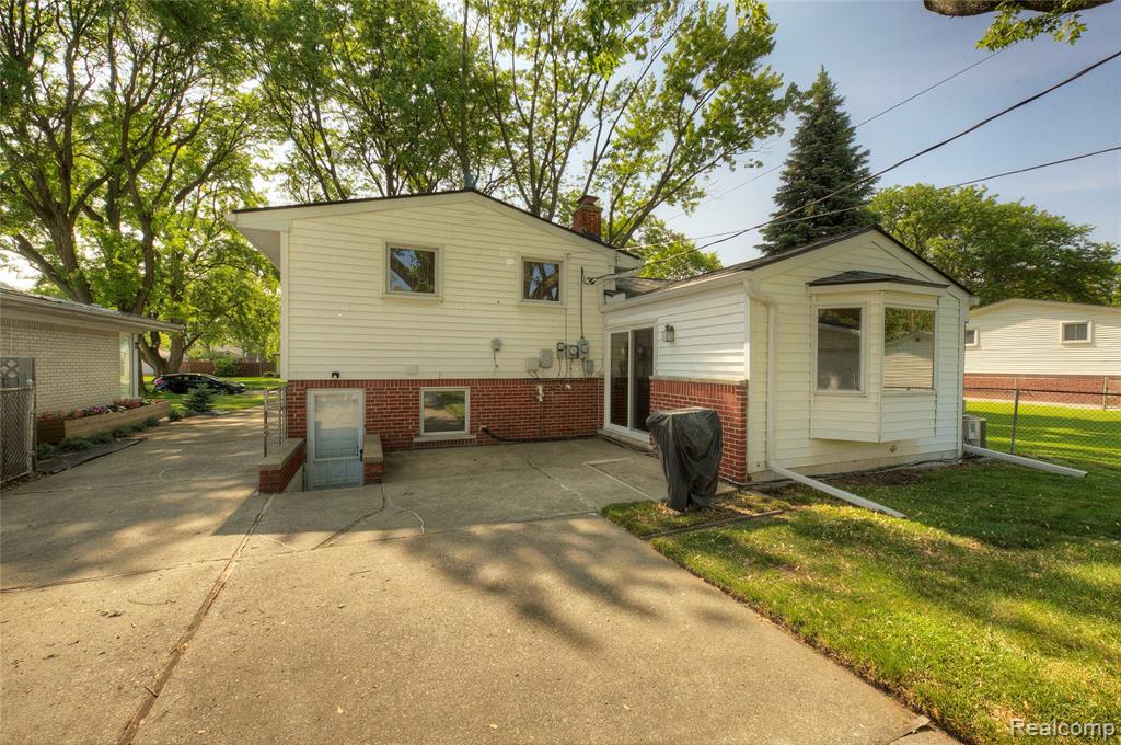 5489 Academy Street, Dearborn Heights, MI 48125 — Photo 7