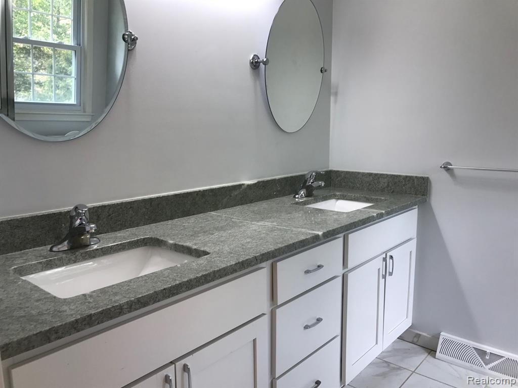 5007 Forest Way, Bloomfield, MI 48302 — Photo 14