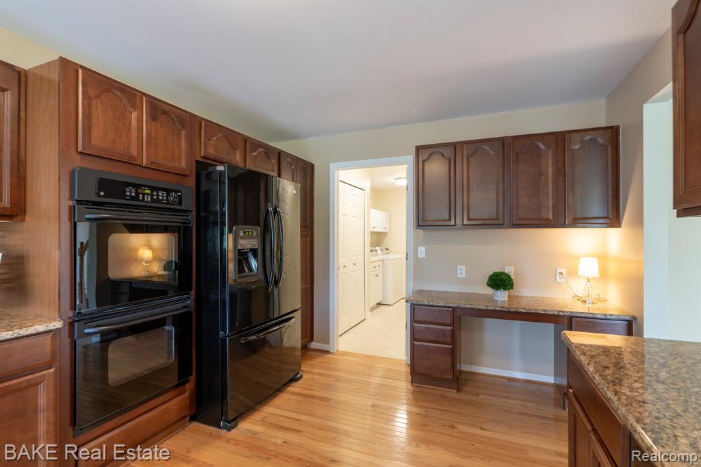 49402 N Glacier, Northville, MI 48168 — Photo 15