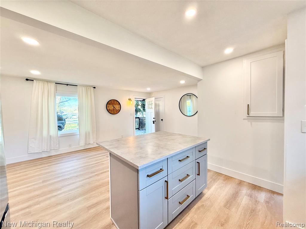 823 W Silver Lake Road, Fenton, MI 48430 — Photo 8