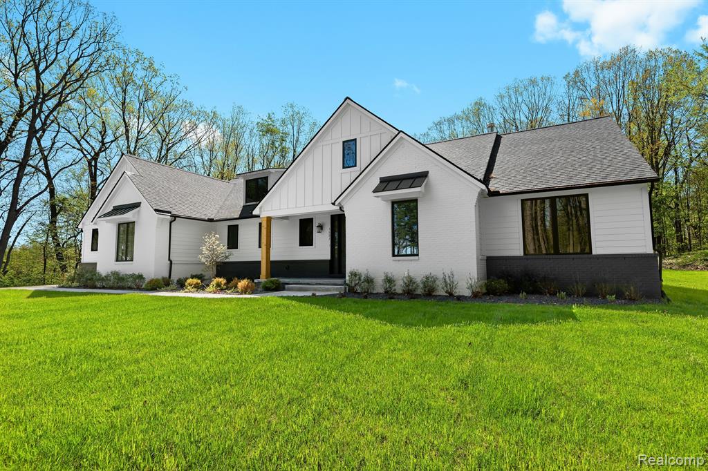 5697 EVERGREEN KNOLL, Howell, MI 48855 — Photo 2