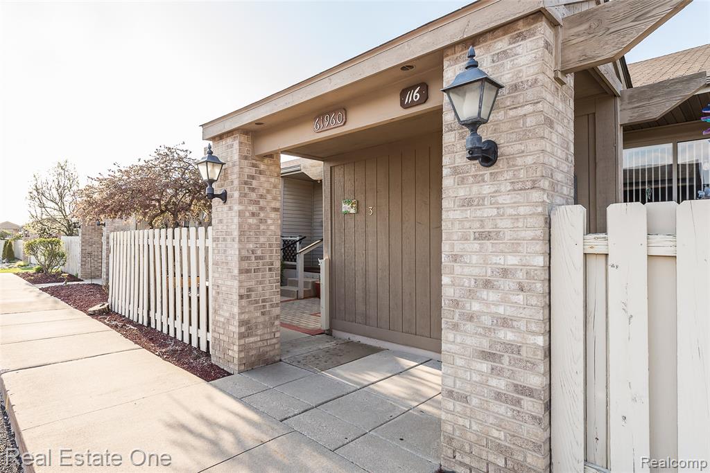 61960 Arlington, South Lyon, MI 48178