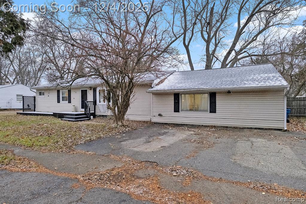 802 Richard Street, Holly, MI 48442 — Photo 5