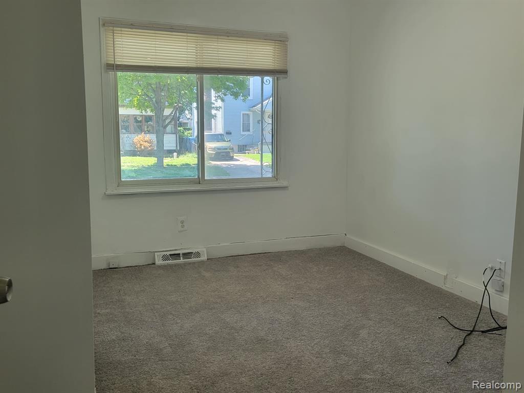7027 Chalmers Avenue, Warren, MI 48091 — Photo 10