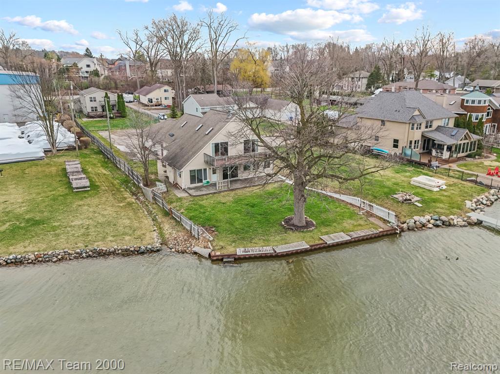 4390 Cass Elizabeth Road, Waterford, MI 48328 — front exterior
