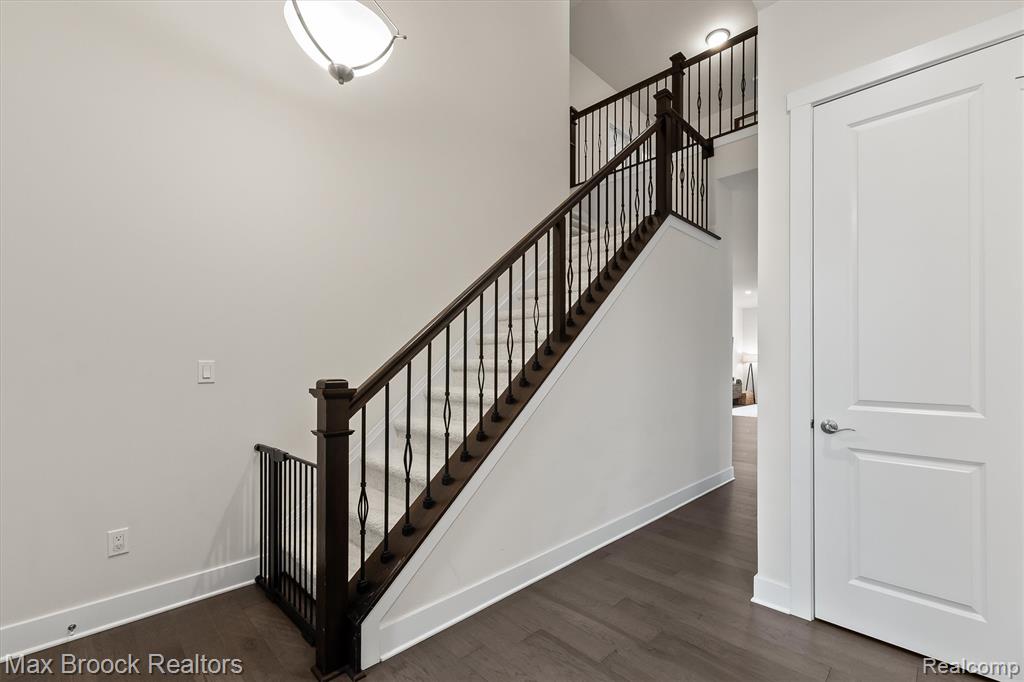 5526 Helmsdale Boulevard, West Bloomfield, MI — Photo 31