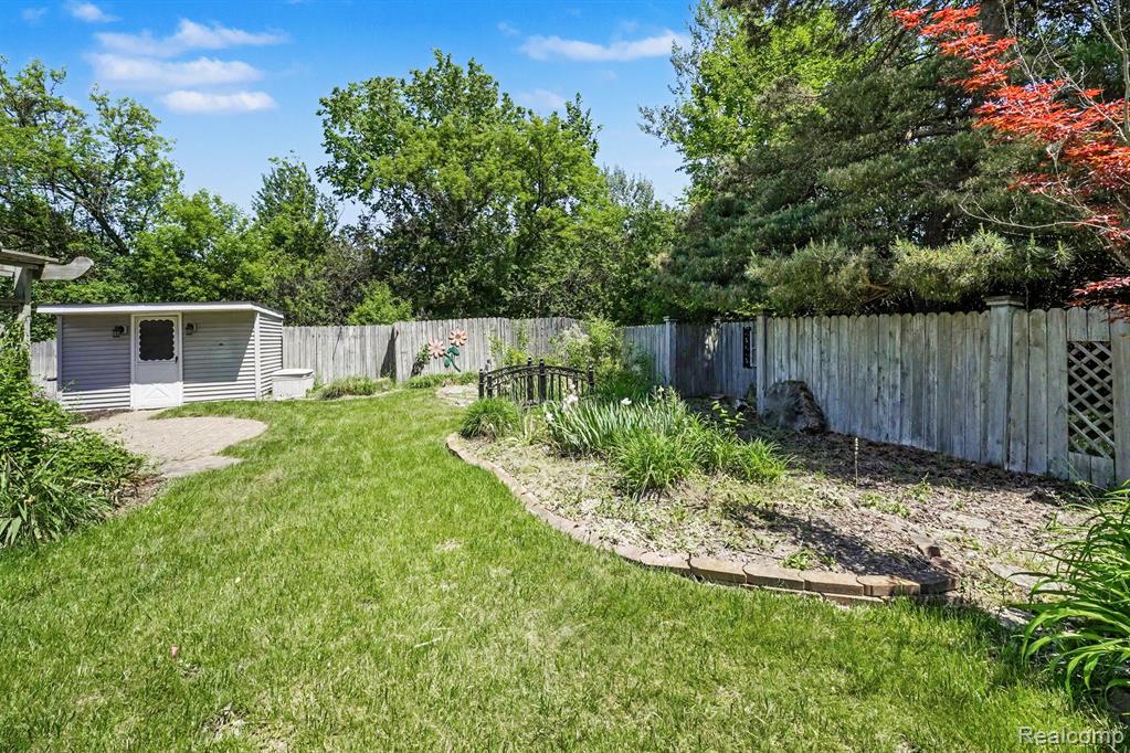 4023 S Genesee Road, Grand Blanc, MI 48439 — Photo 35