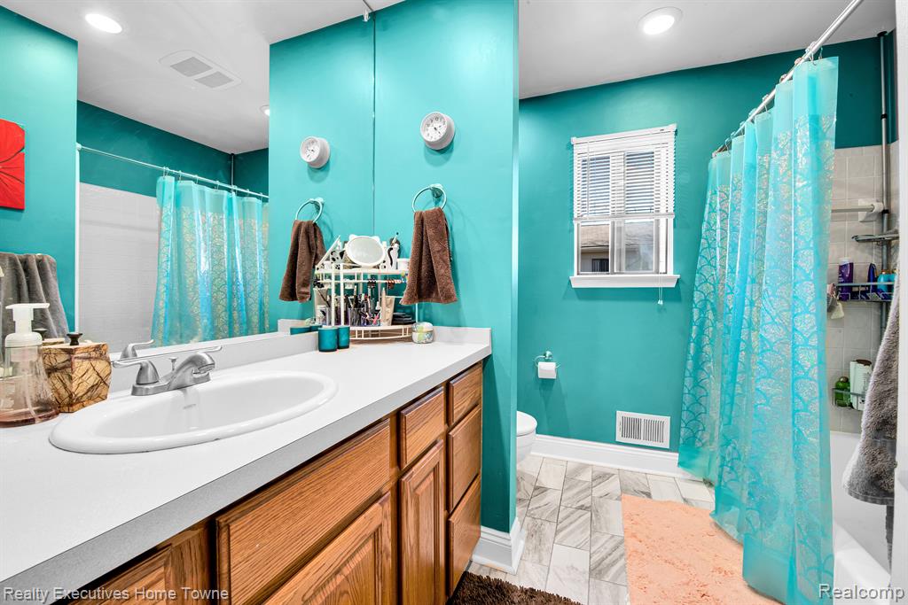40856 HIGHPOINTE Drive, 16, Clinton Twp, MI 48038 — Photo 12