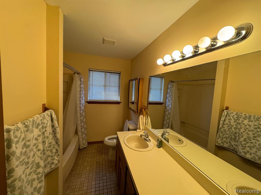 6030 WHITEFIELD Street, Dearborn Heights, MI 48127 — Photo 8