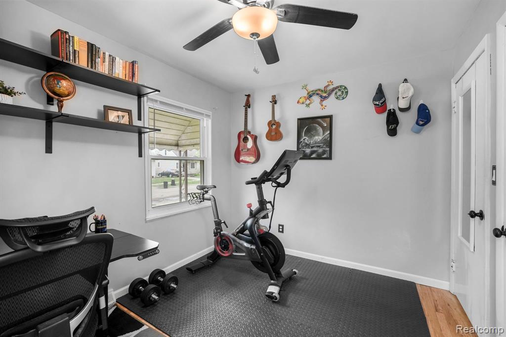 933 E ROWLAND Avenue, Madison Heights, MI 48071 — Photo 13