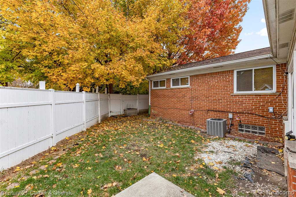 22151 Whitmore Street, Oak Park, MI 48237 — Photo 29