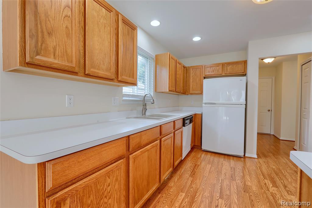 4434 Honeysuckle Drive, Sterling Heights, MI 48314 — Photo 10