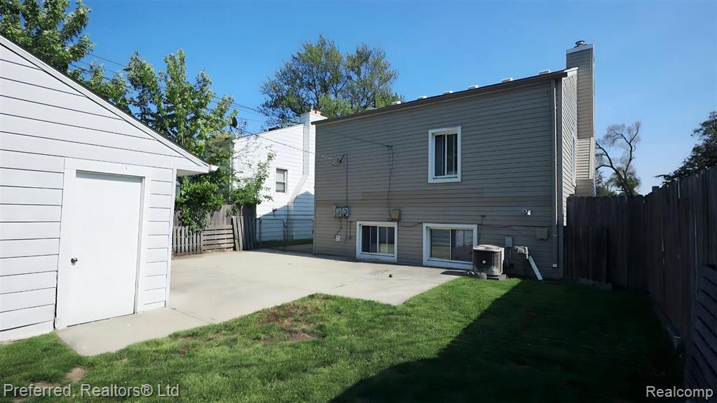 8483 Harding, Center Line, MI 48015 — Photo 24
