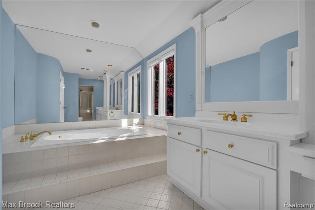 5554 Pine Brooke Court, Bloomfield Hills, MI 48304 — Photo 12