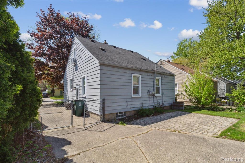 812 N KENWOOD Avenue, Royal Oak, MI 48067 — Photo 43