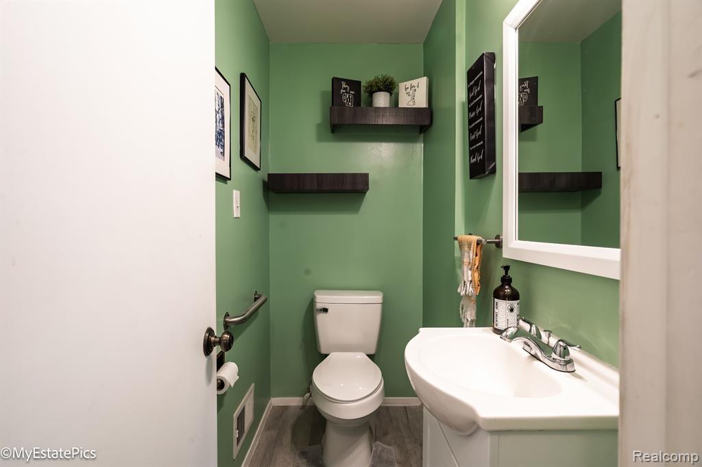 9912 AUBURNDALE Street, Livonia, MI 48150 — Photo 26