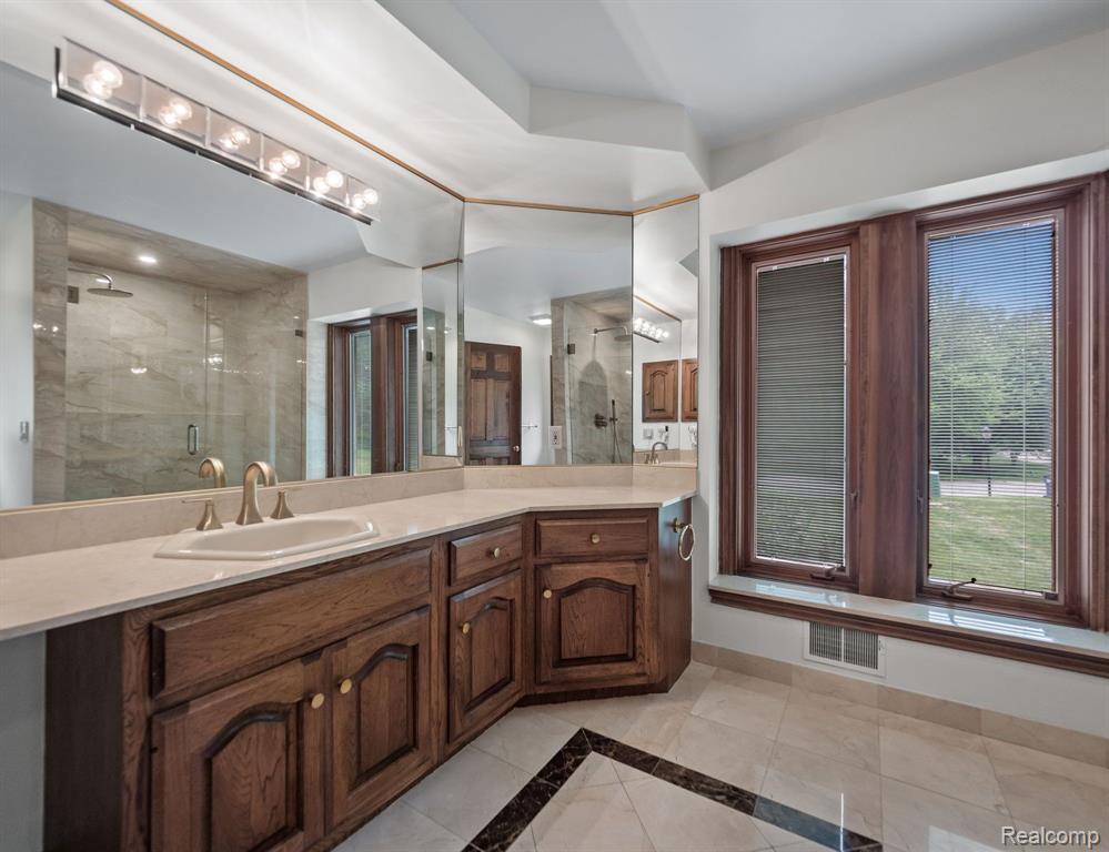 4932 SUSANS Way, Bloomfield Hills, MI 48302 — Photo 23