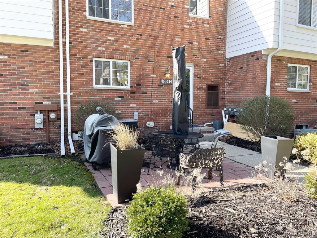 483 FOX HILLS Drive N, Bloomfield Hills, MI 48304 — Photo 22
