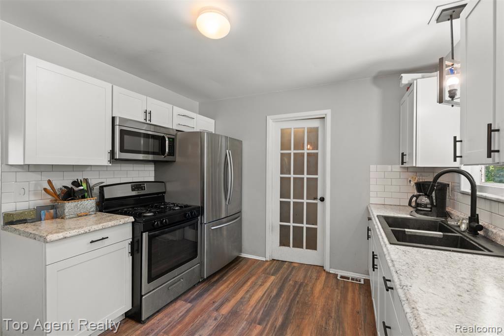 227 W Peterson Drive, Brighton, MI 48114 — Photo 10