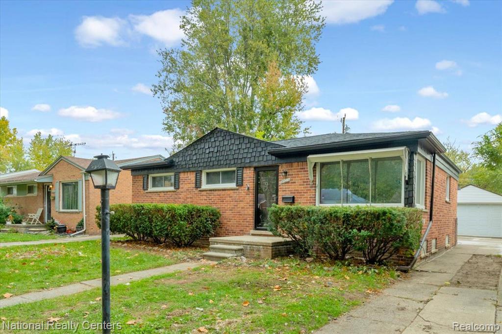 9020 Leverne, Redford, MI 48239 — Photo 3
