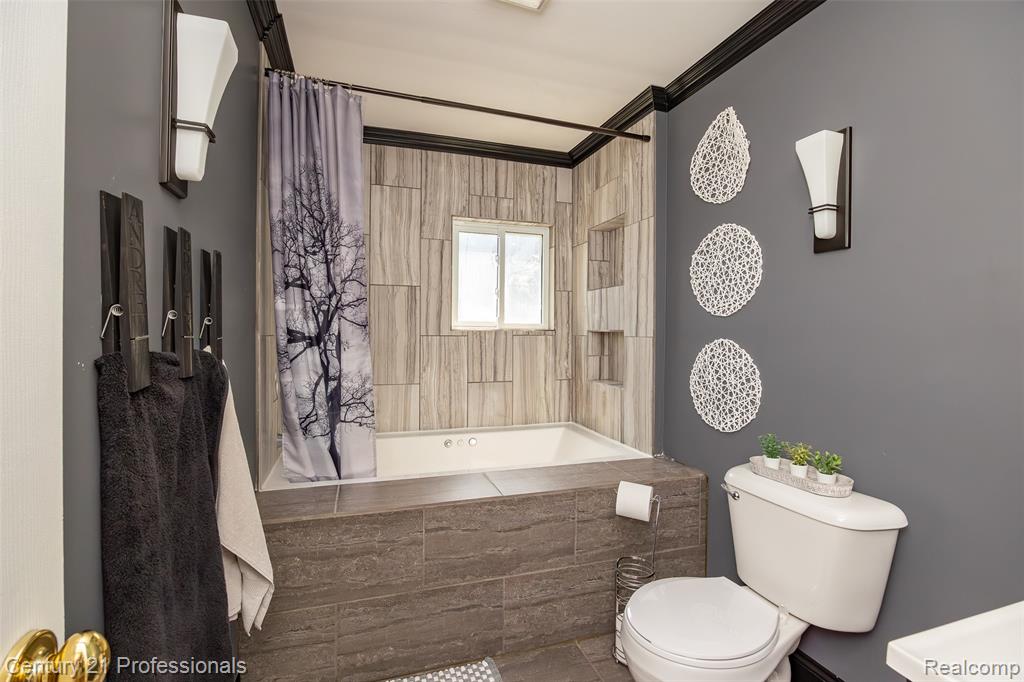 3251 Mann Road, Clarkston, MI — Photo 23