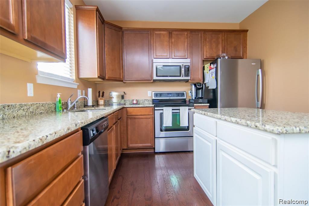 51171 Brompton, Novi, MI — Photo 6