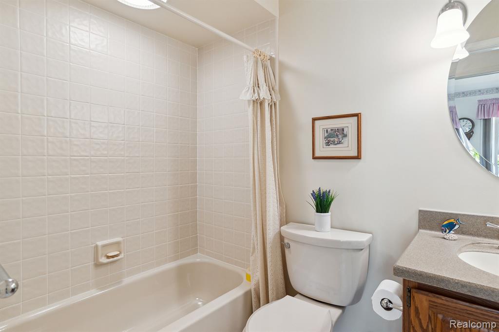 39784 GLENVIEW, Northville, MI 48168 — Photo 42